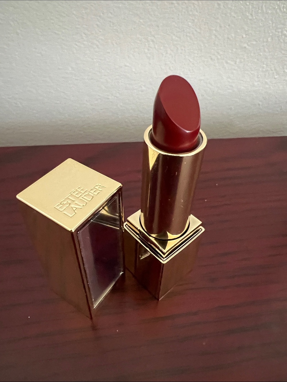 Estee Lauder Pure Color Envy Lipstick — Red Ergo